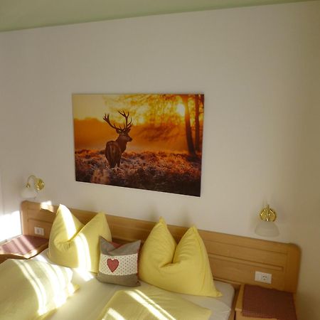 Garni Helfer Bed and Breakfast Dobbiaco Eksteriør billede
