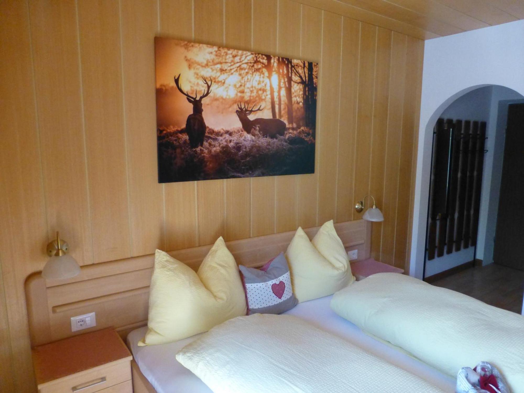 Garni Helfer Bed and Breakfast Dobbiaco Eksteriør billede