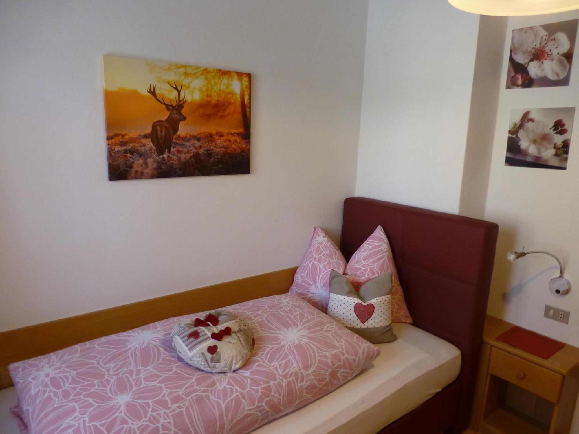 Garni Helfer Bed and Breakfast Dobbiaco Eksteriør billede