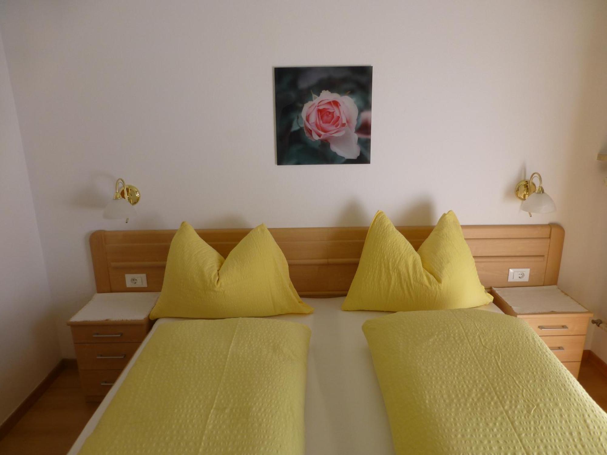Garni Helfer Bed and Breakfast Dobbiaco Eksteriør billede
