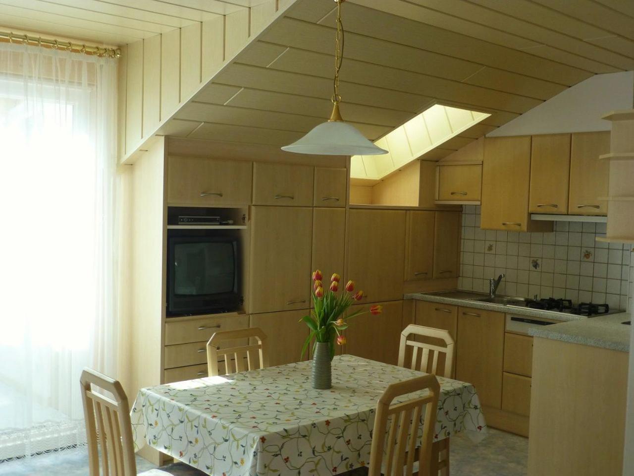 Garni Helfer Bed and Breakfast Dobbiaco Eksteriør billede