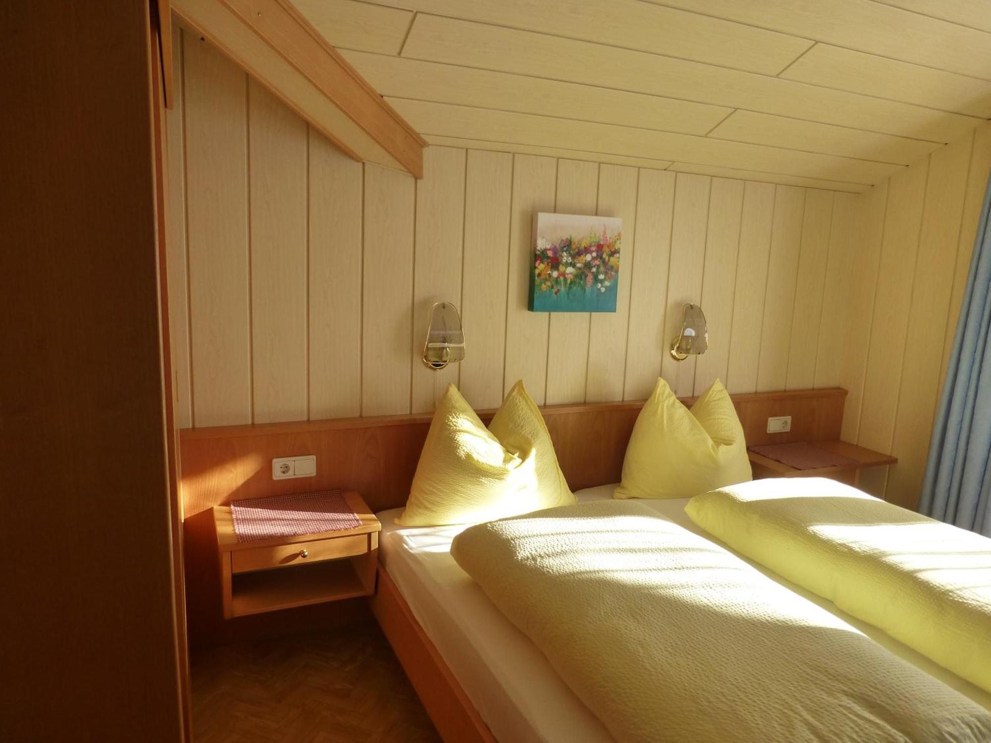Garni Helfer Bed and Breakfast Dobbiaco Eksteriør billede