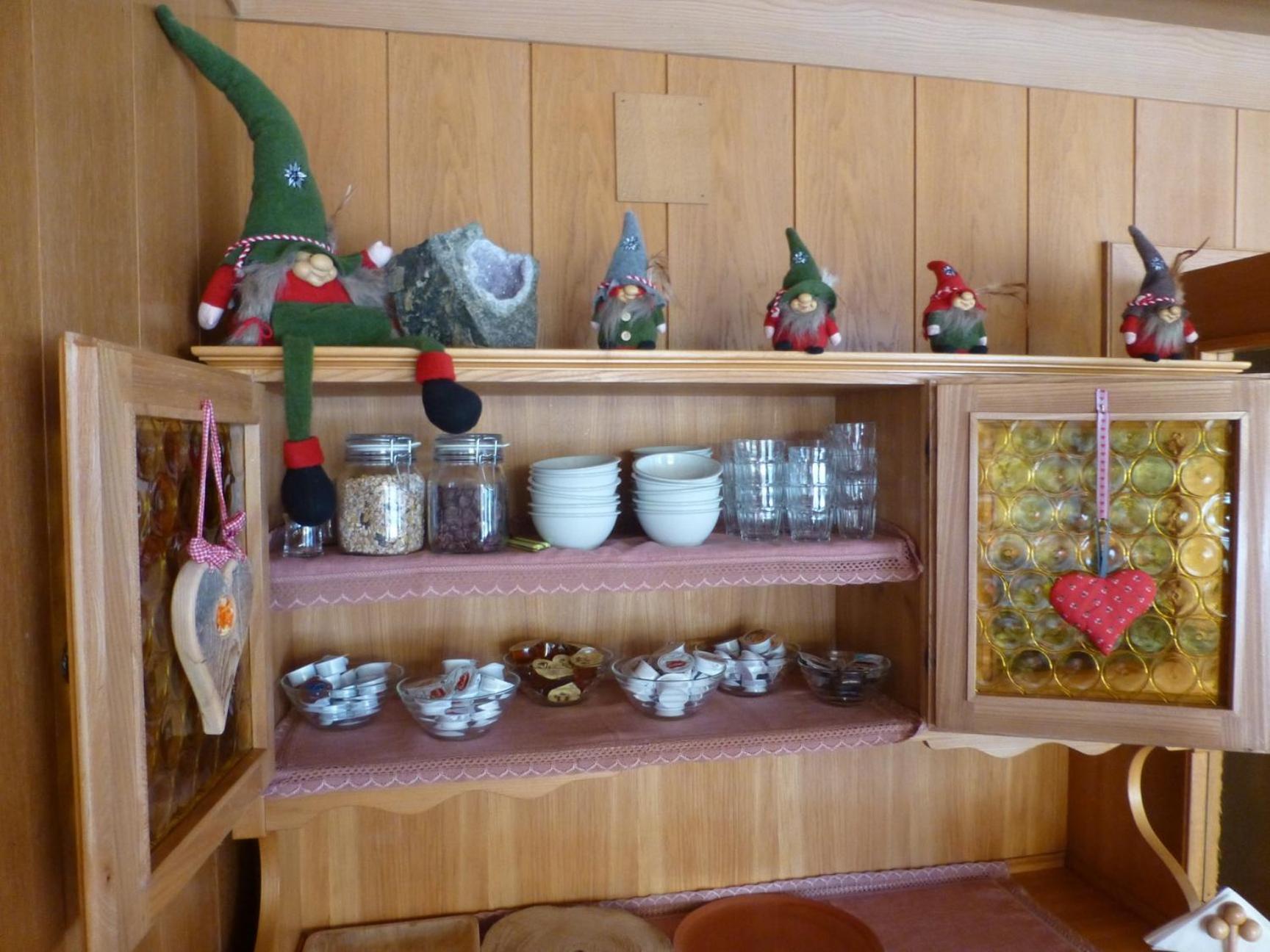 Garni Helfer Bed and Breakfast Dobbiaco Eksteriør billede